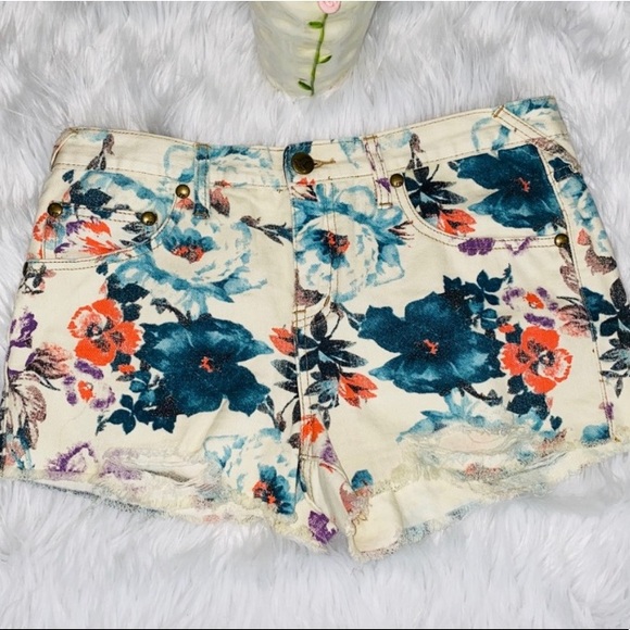 Free People floral distressed jeans shorts size 29 - Picture 2 of 4